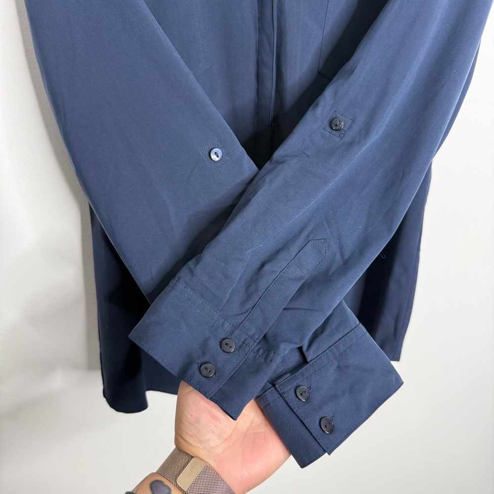 Chico's Silky Soft Relaxed Shirt Pull Tab Sleeves Navy Large Chico's 2 Workwear‎ - Picture 2 of 9